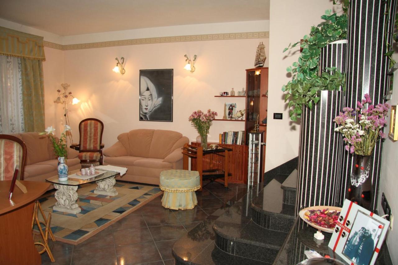 Locazioni Brevi La Rosaviola Guest Rooms Теулада Екстер'єр фото
